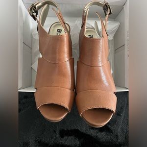 White Mountain Tan Sandals